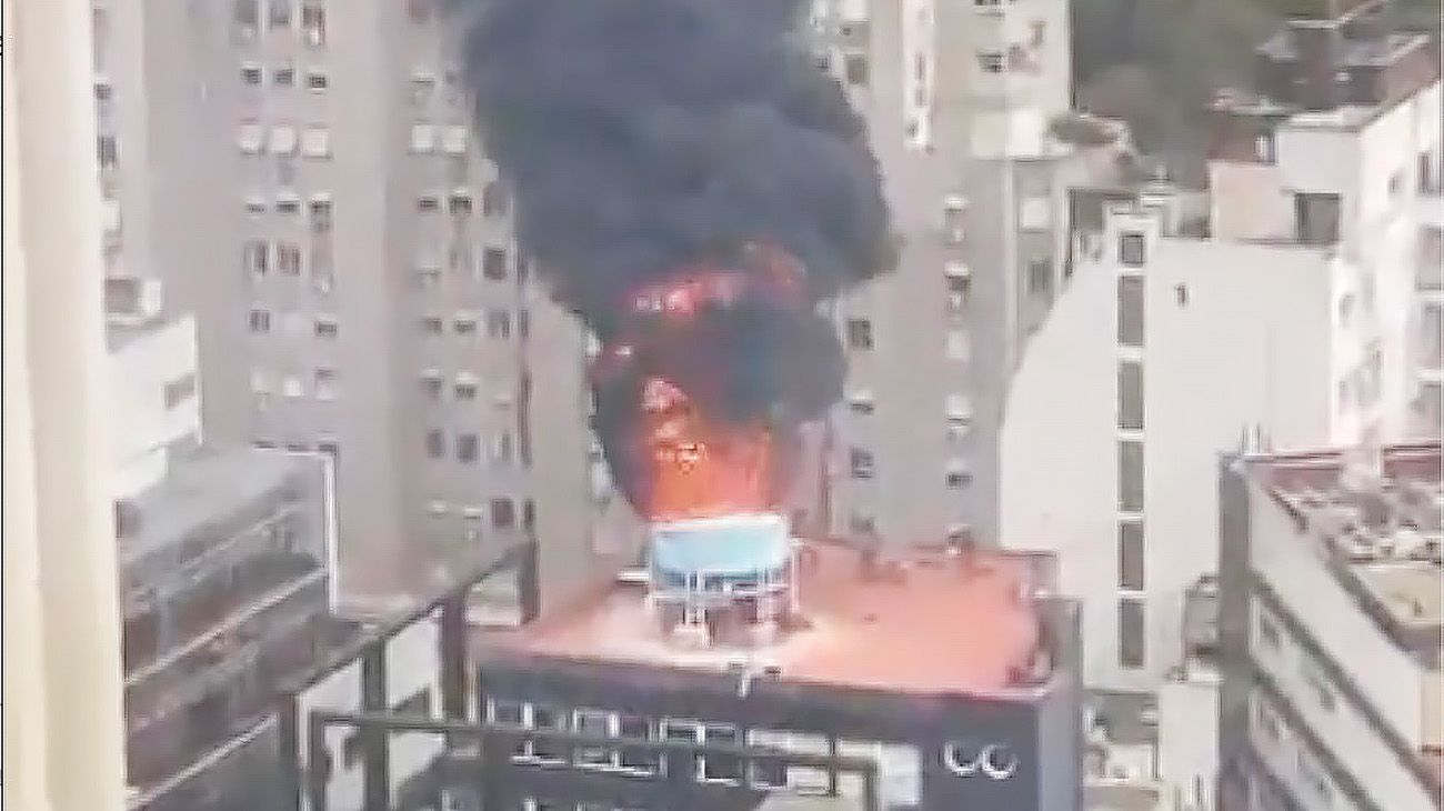 Impresionante incendio en Retiro: se prendió fuego el aire acondicionado de una oficina