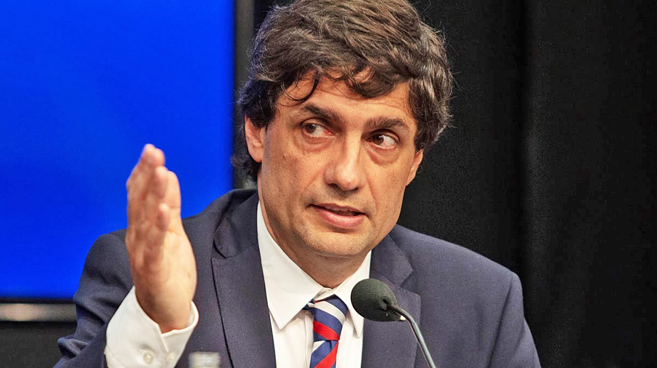 Lacunza sondea a los bancos para cubrir el bache que deja el FMI