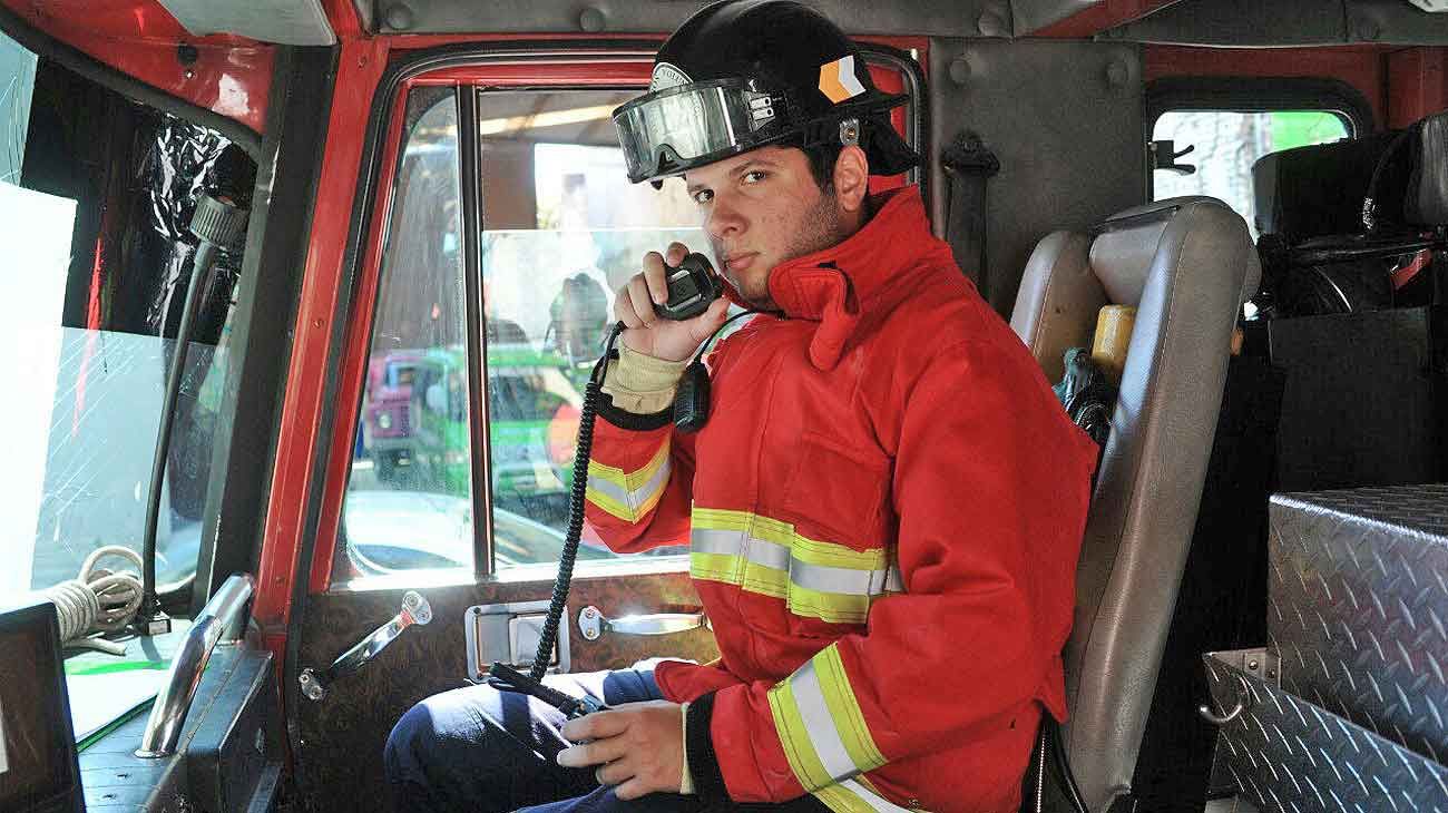 Es bombero voluntario y diseñó una red para conectar los cuarteles