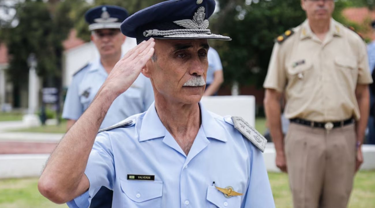 Después del escándalo por el jefe anterior, nombran a Gustavo Valverde al frente de la Fuerza Aérea