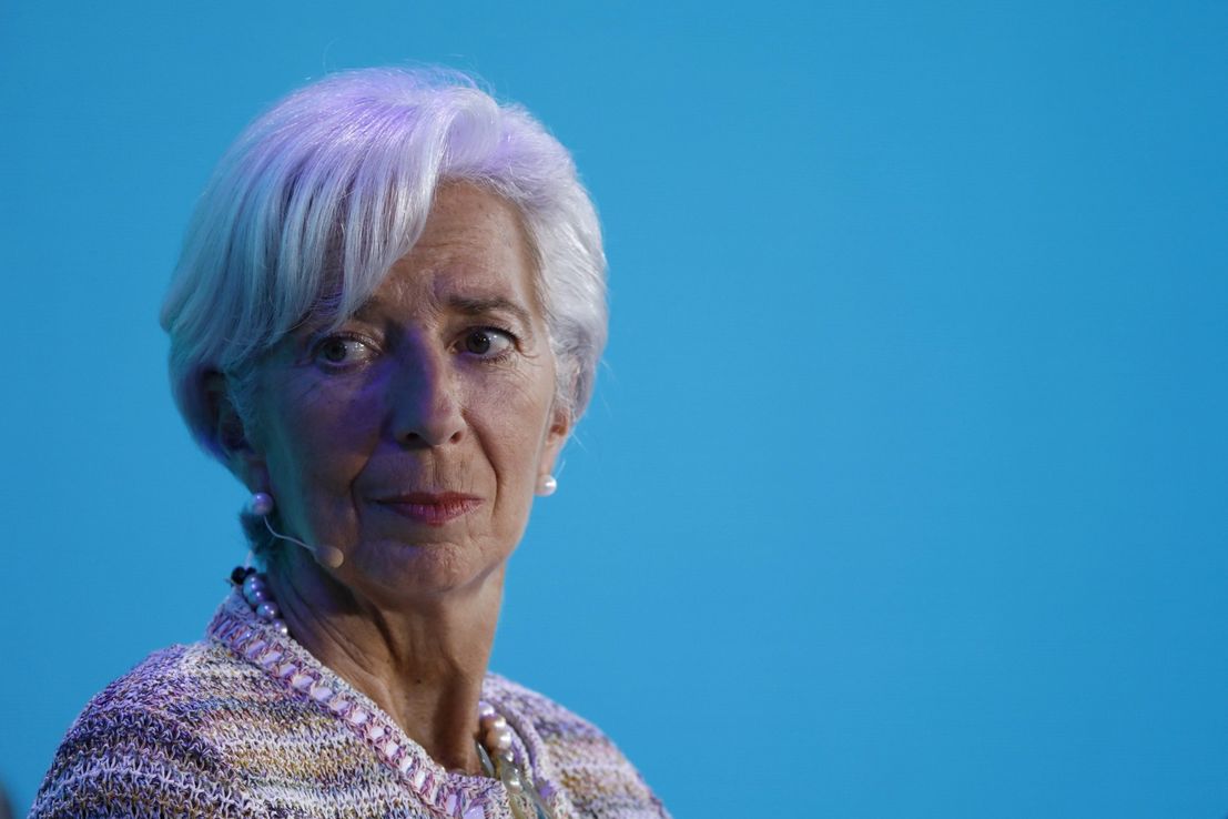 Lagarde dice que la economía global ha perdido impulso desde enero