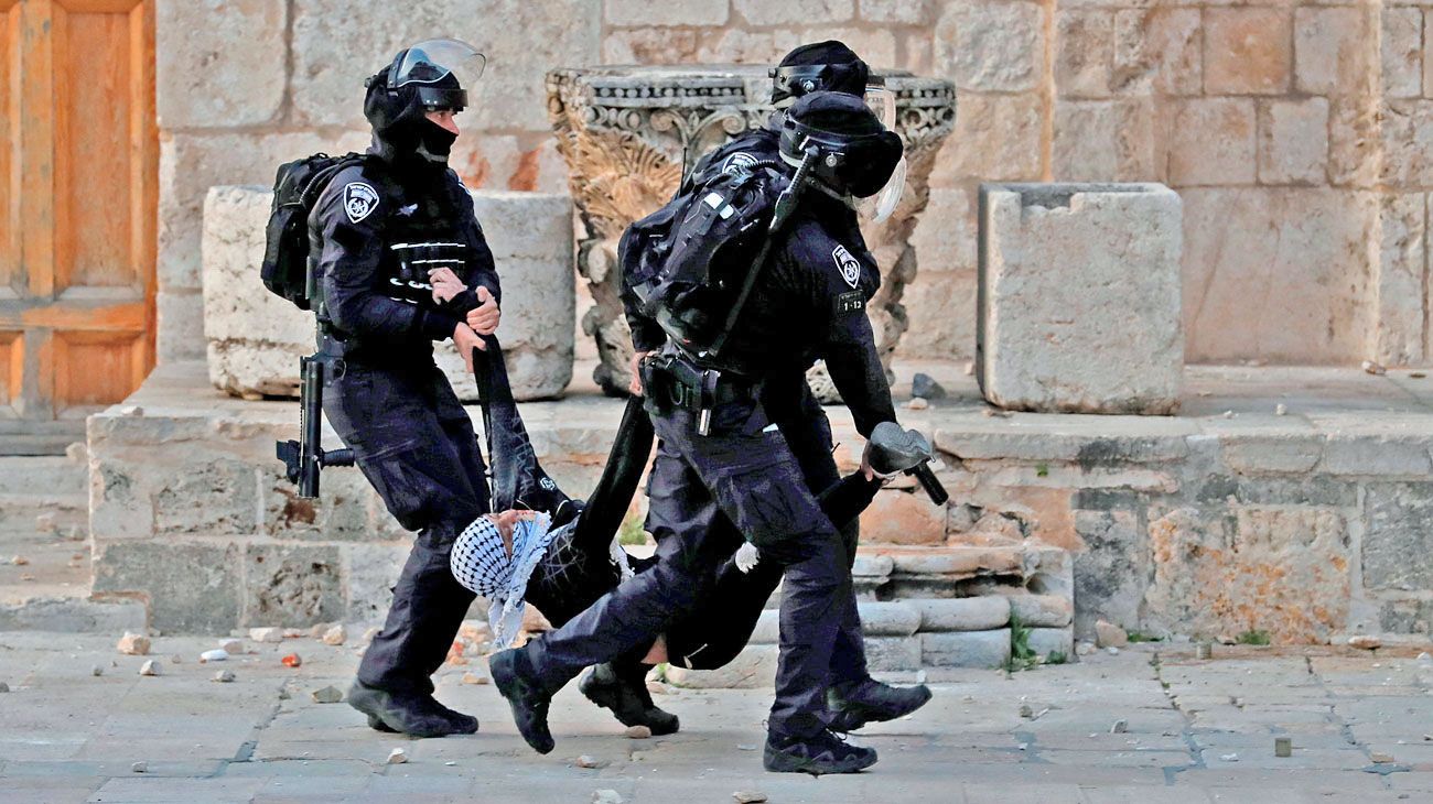 Siguen los choques en Jerusalén, y Hamas lanzó más cohetes hacia Israel