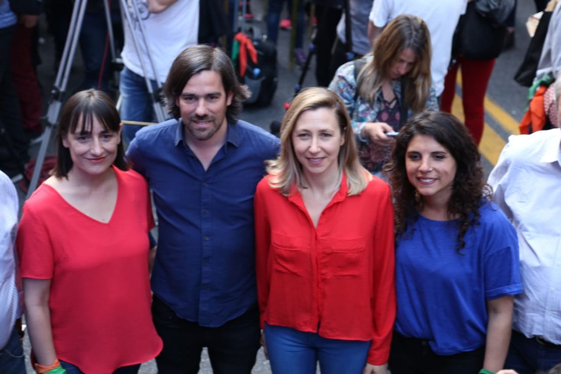 La izquierda cerró campaña con Chile de fondo: "¡Fuera Piñera, fuera milicos de las calles!"