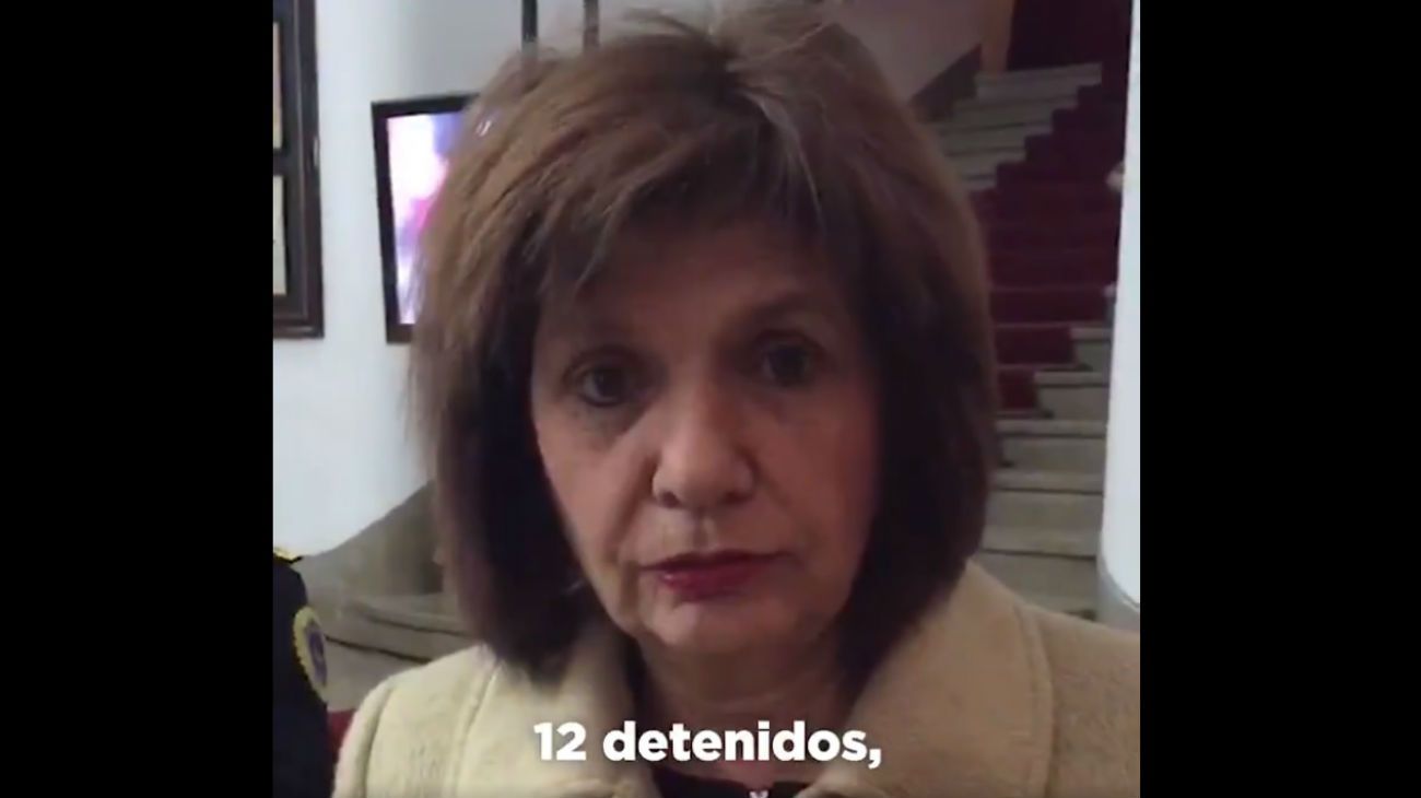 Twitter explotó de memes por el raro look de Patricia Bullrich