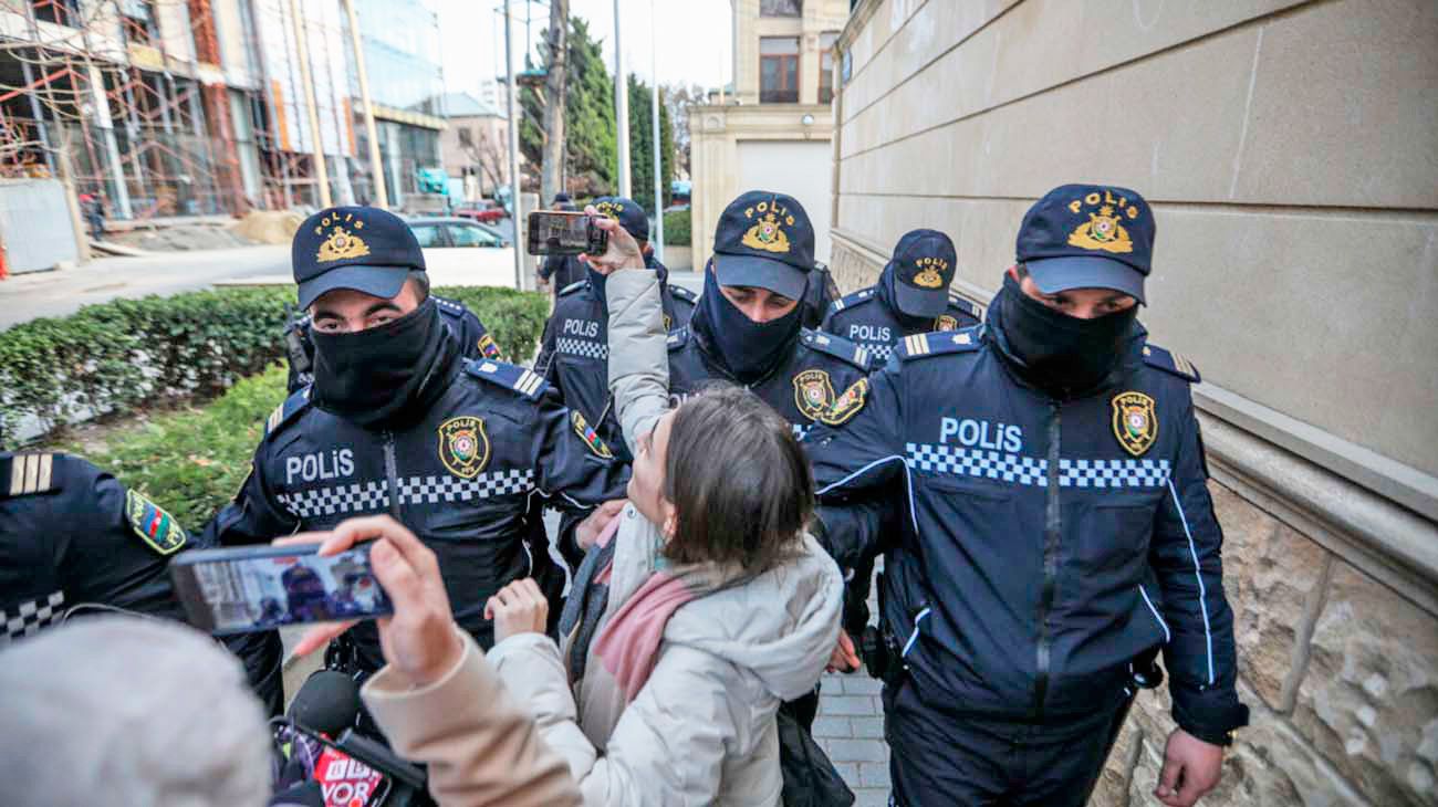 Una cumbre bajo la sombra de la represión
