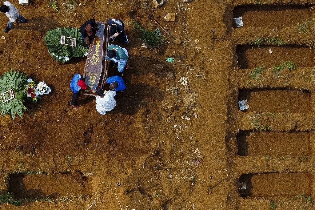 Covid en Brasil: cifra récord de 3.000 muertos en un día y cacerolazo a Bolsonaro