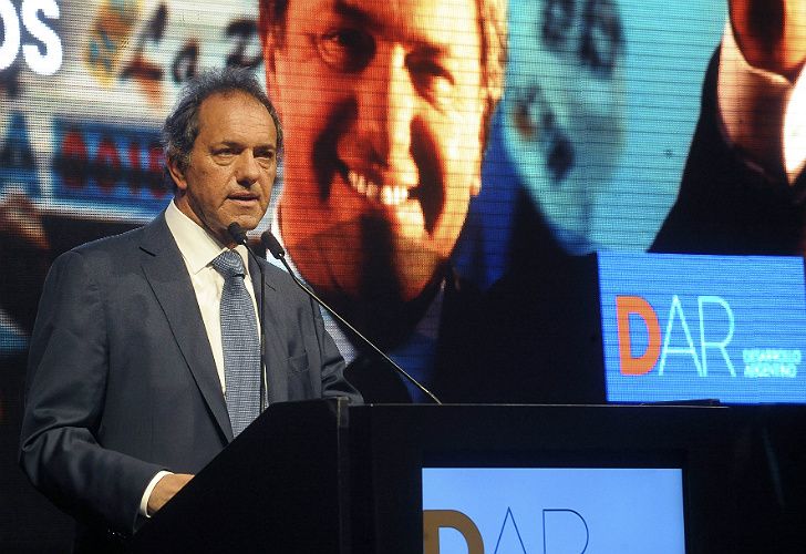 Tras dos semanas a la defensiva, Scioli busca relanzar la campaña