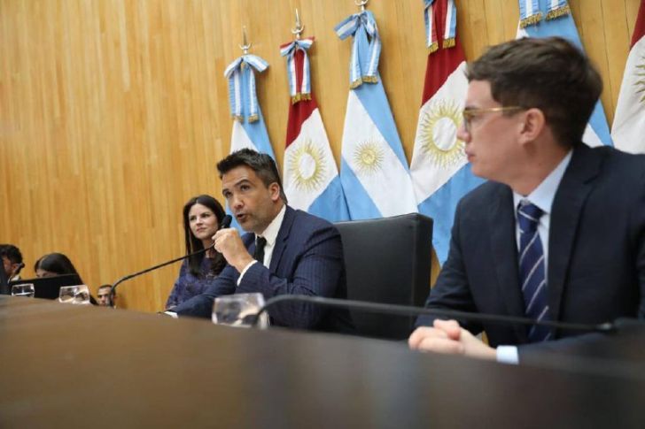 Nueva Unicameral: juego de roles en el entramado de poder de la era Llaryora