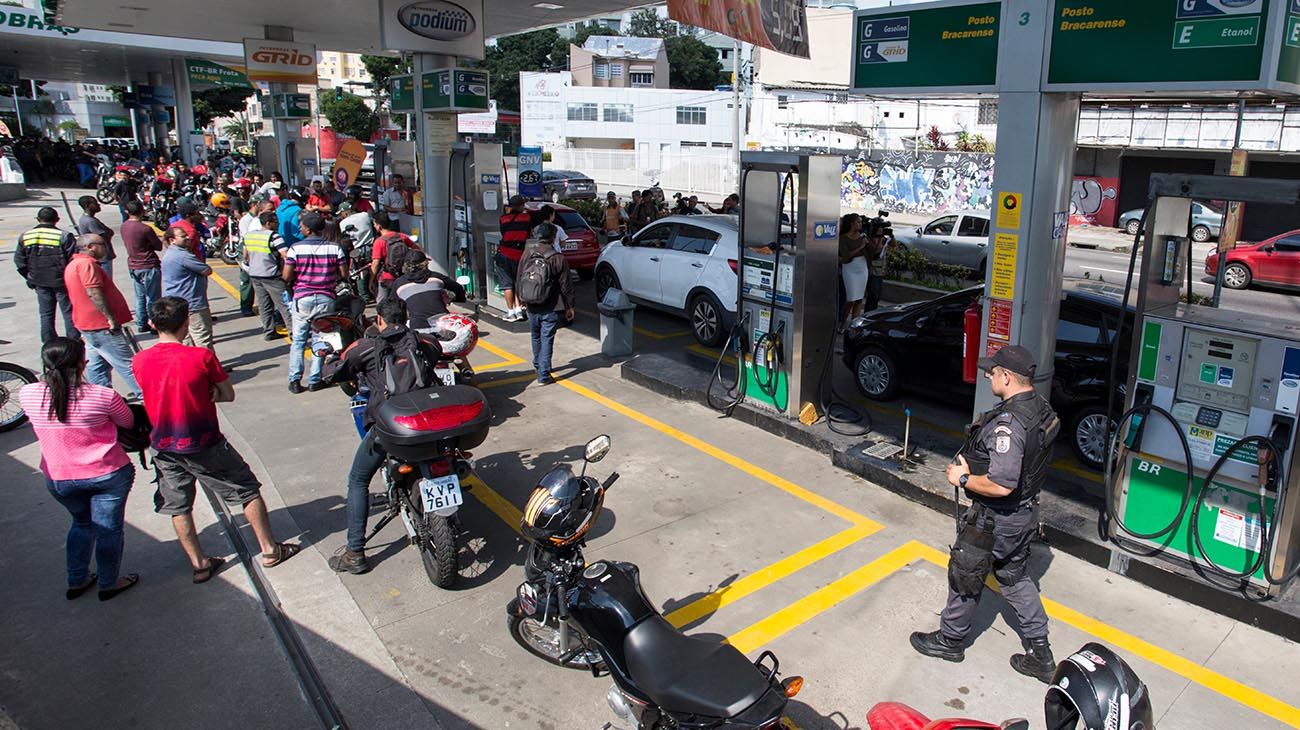 El plan de Jair Bolsonaro para bajar los precios del combustible disparó la incertidumbre fiscal