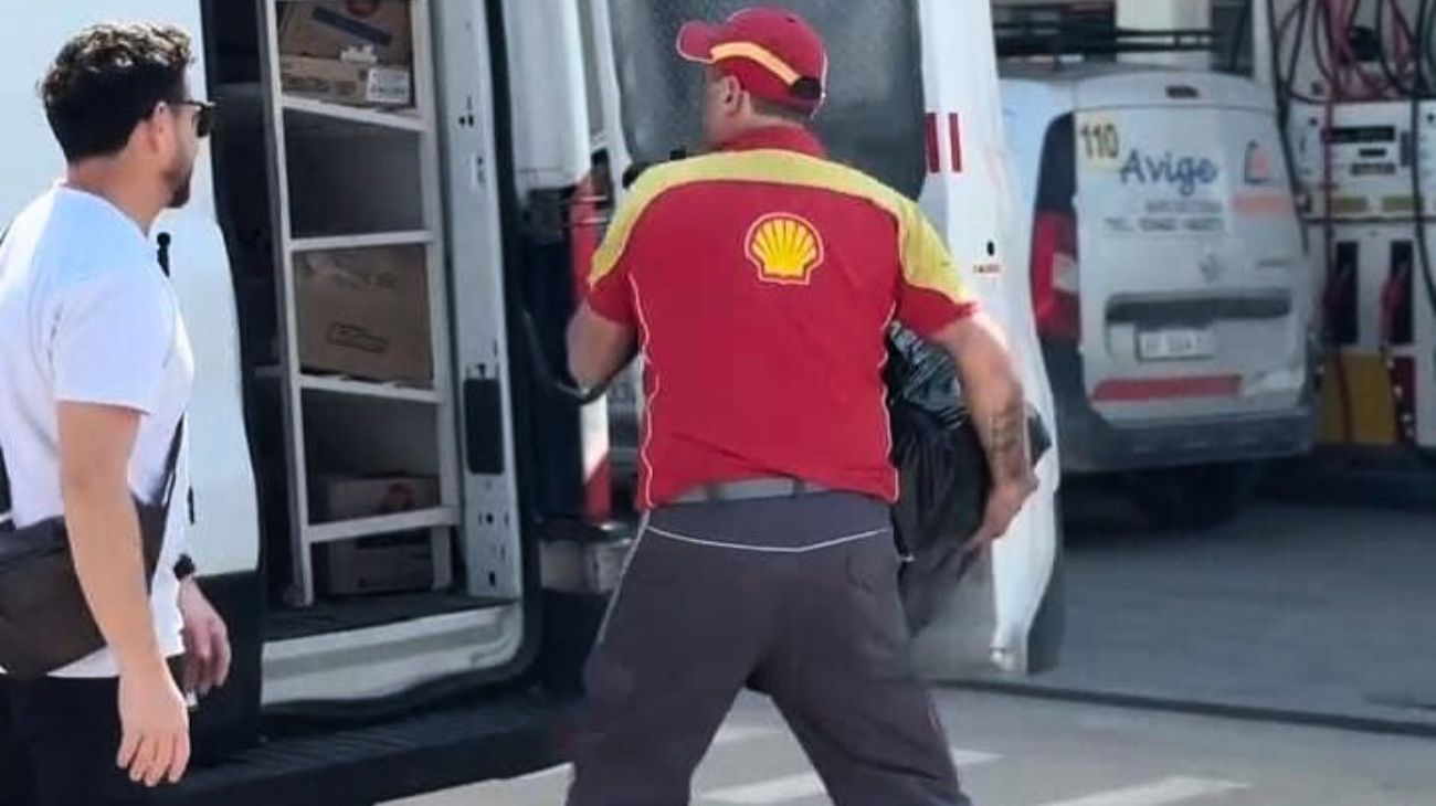 Una chica en una bolsa: una estación de servicio quiso ser 'graciosa' y publicó un video que generó repudio masivo
