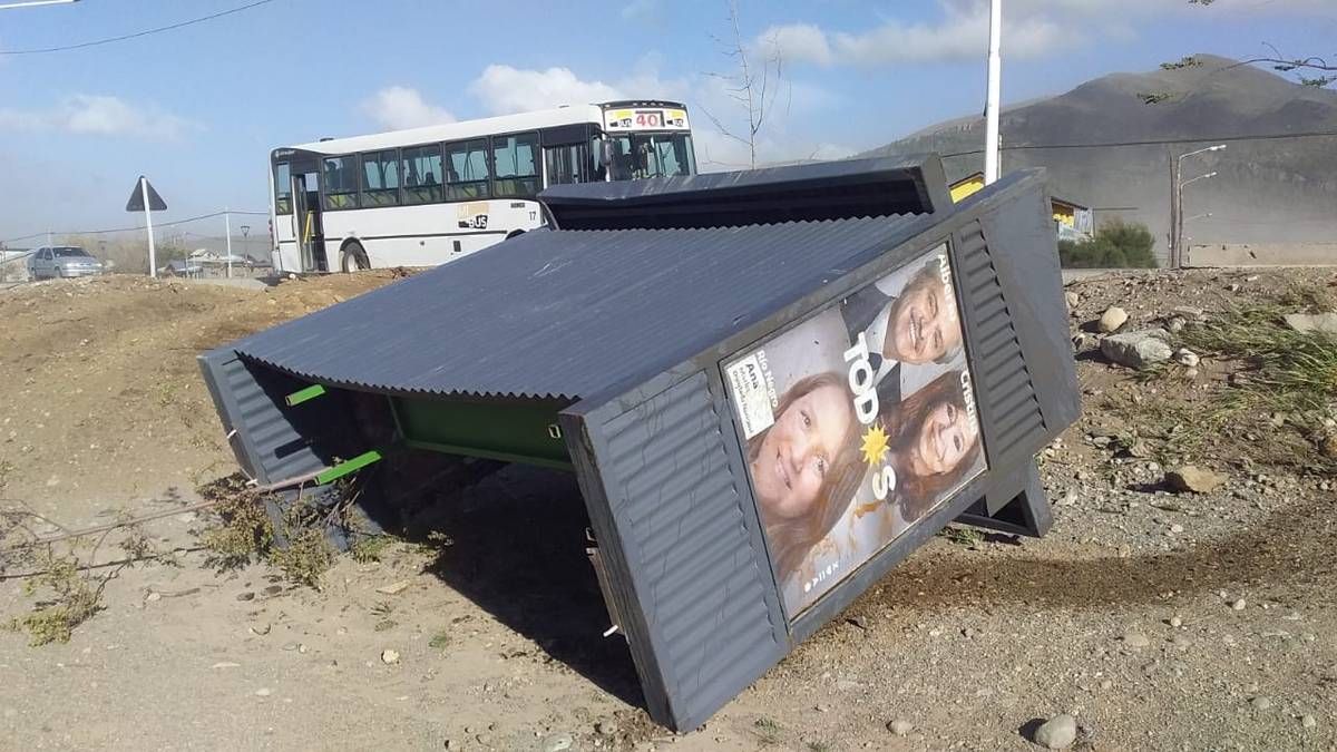 Ráfagas de viento de 150 km dejan sin luz a 13 mil usuarios y obligan a suspender las clases