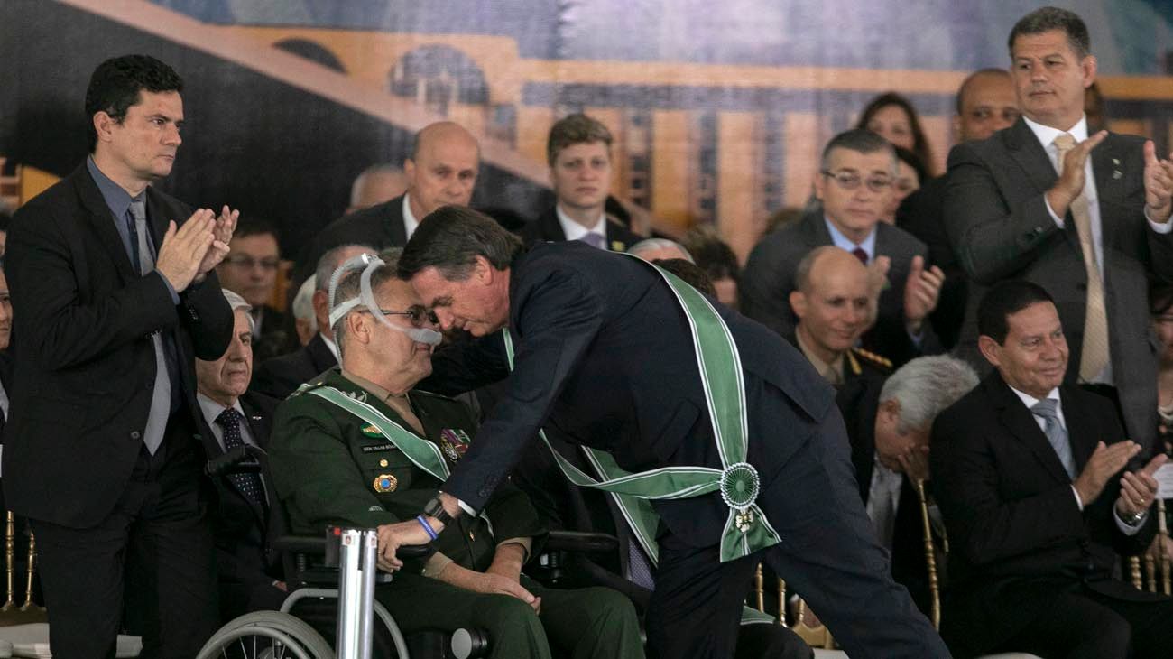 Bolsonaro pide leyes 'urgentes' contra la violencia en Brasil