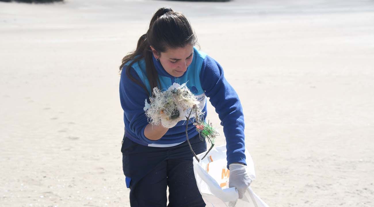 Según un censo ambiental, el 74% de los residuos hallados en las playas bonaerenses son plásticos