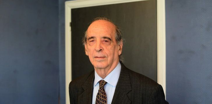 Arriazu: "devaluar sin confianza ni reservas es un salto al vacío"