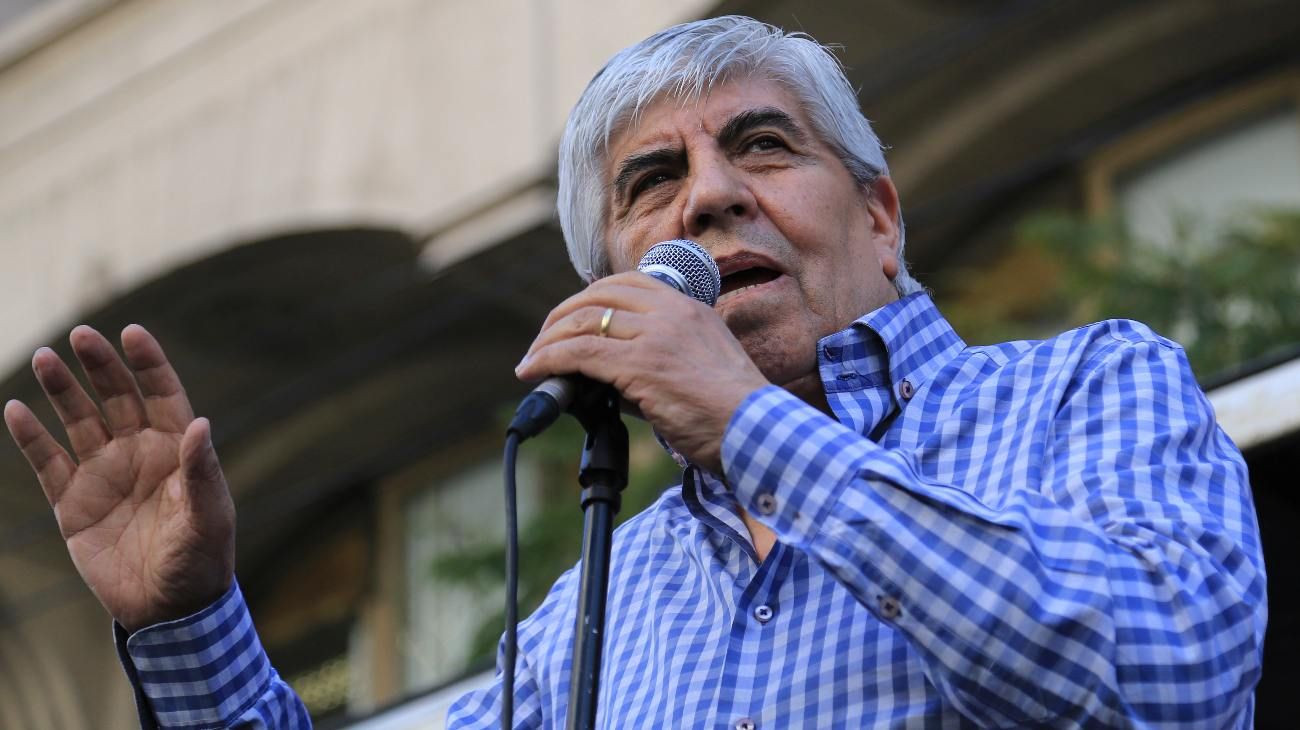 Camioneros arregló un bono de 20 mil pesos y ahora reclama 35% de aumento de salarios