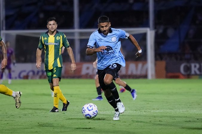 Belgrano, con Zielinski en la tribuna, logró su primera victoria en el torneo