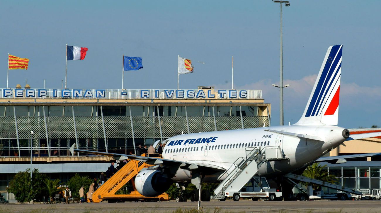 Tras descartar un caso de cólera sacan de cuarentena a un avión en Francia