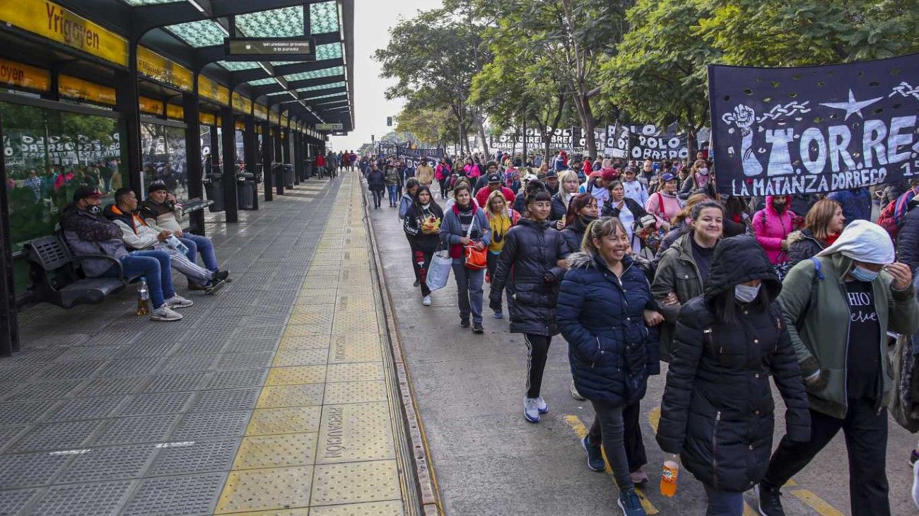 Otra jornada de multitudinarios reclamos piqueteros convirtió en un caos el tránsito en la Ciudad