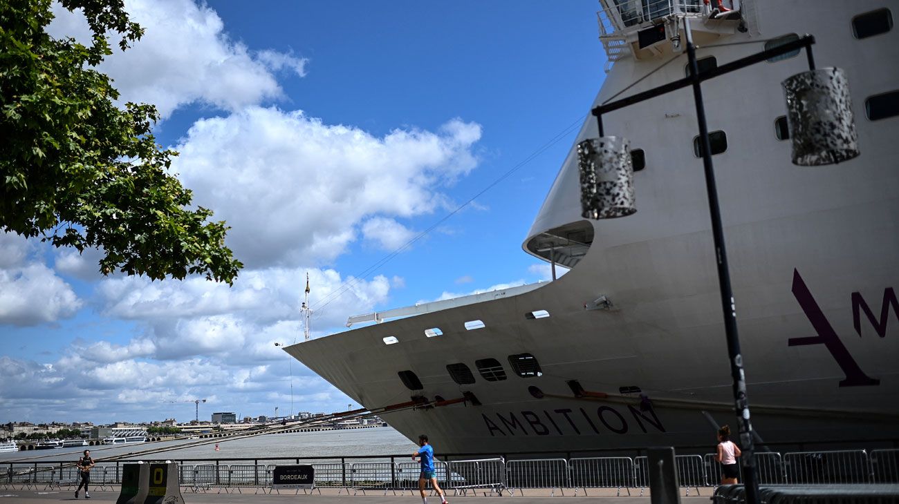 Un muerto, 50 personas enfermas y 1700 aisladas por un brote de gastroenteritis en un crucero