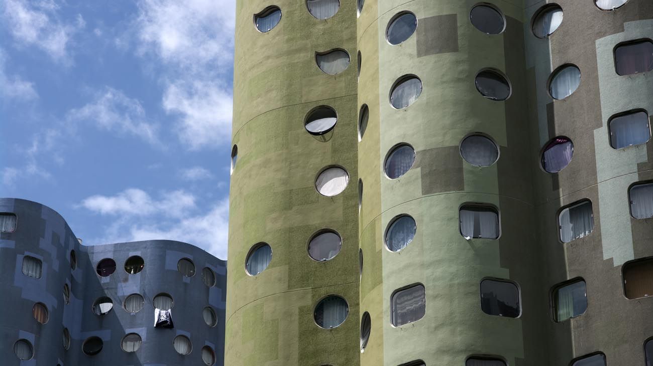 Cómo son las extrañas torres del barrio Picasso, la “zona cero” de los disturbios en Francia