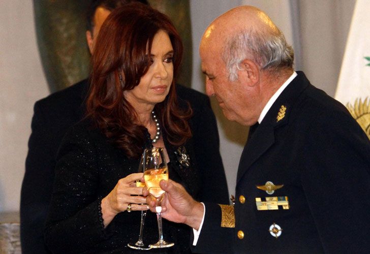 La Presidenta renovó a toda la cúpula de las FFAA