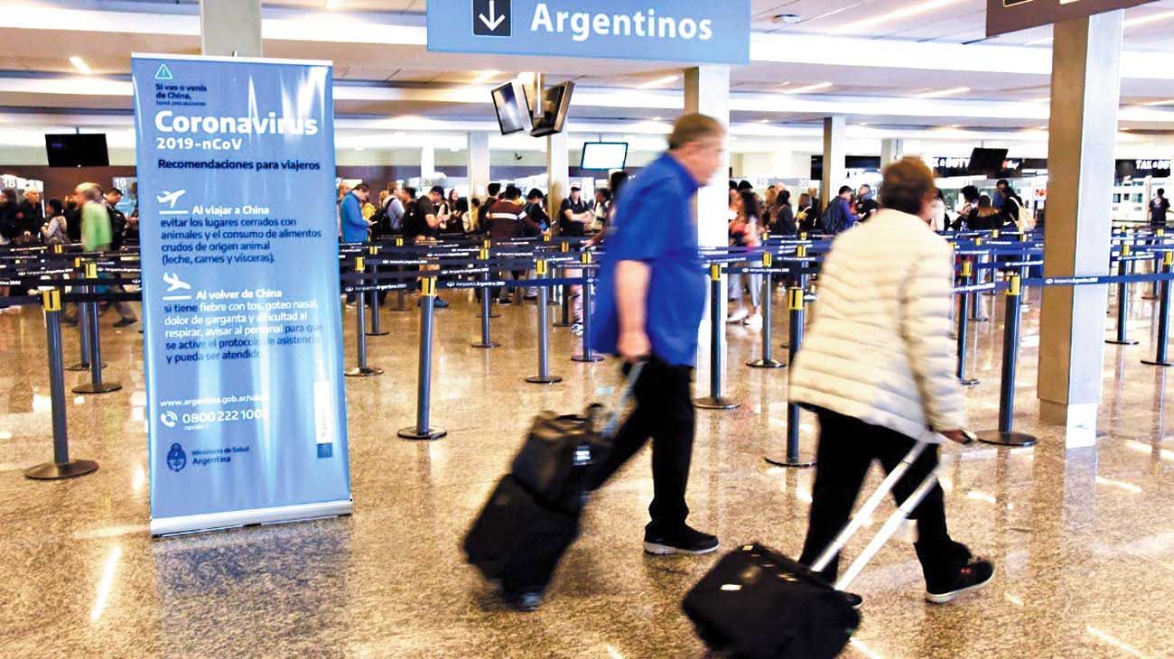 Un paro de controladores y técnicos afectará vuelos comerciales en todo el país