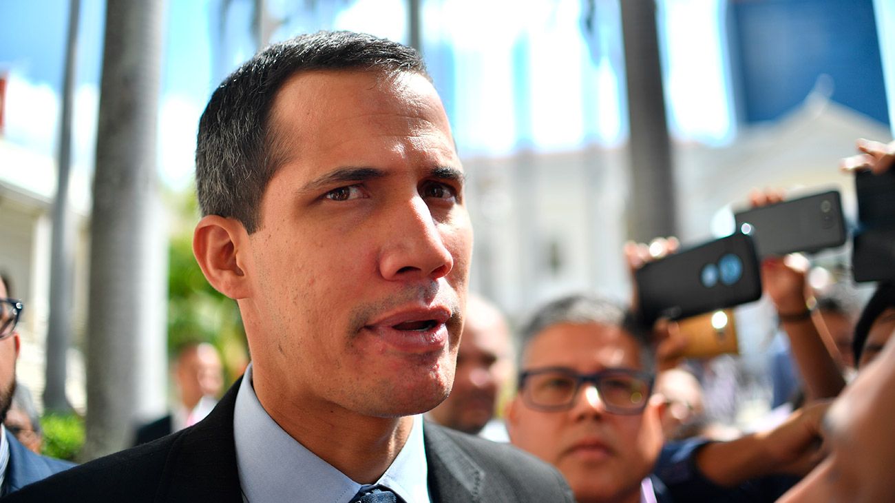 El fiscal general de Venezuela pide prohibir la salida del país a Juan Guaidó
