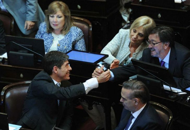 Abal Medina asumió como senador en la banca de Aníbal