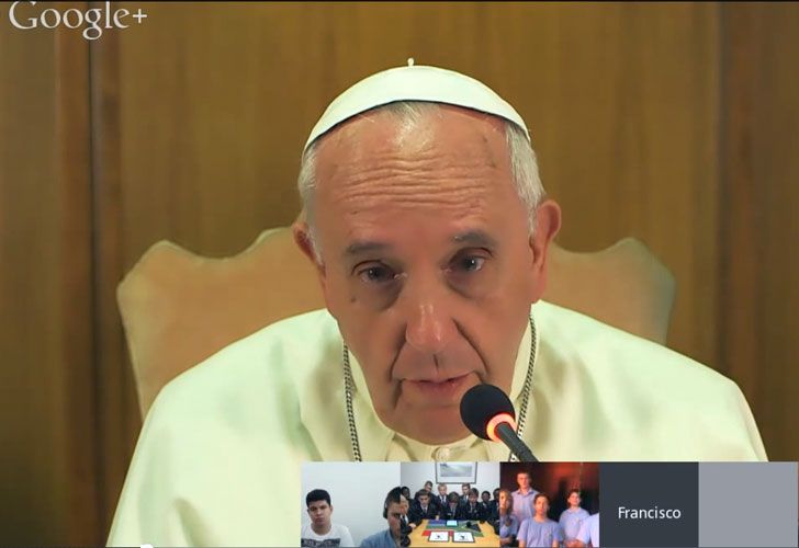 Como Cristina, el Papa Francisco habla por videoconferencia con sus fieles