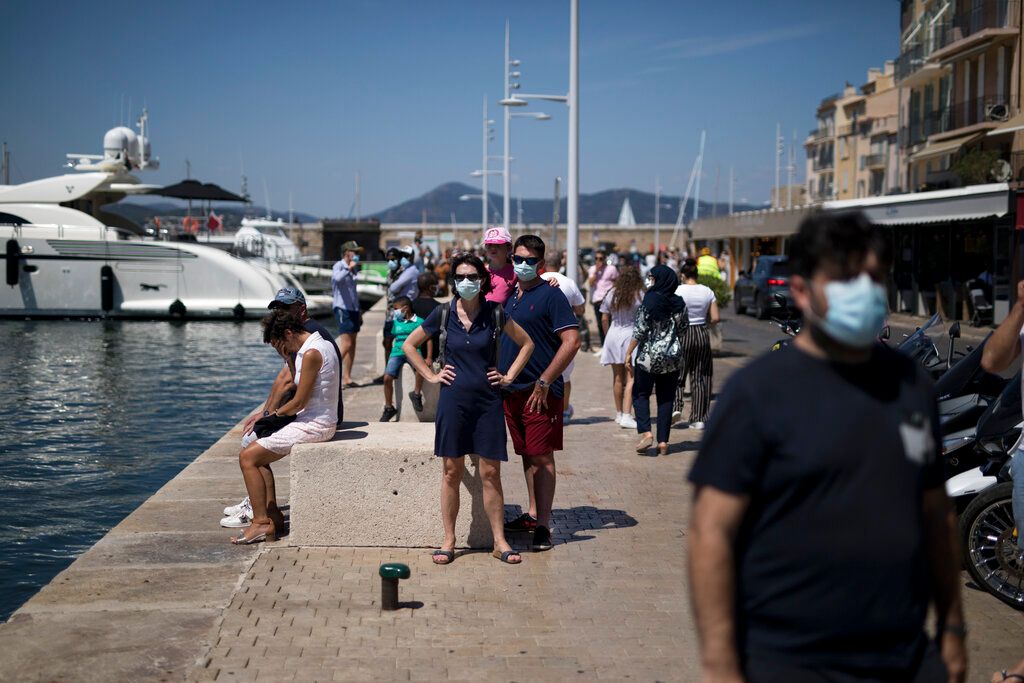 El "St.Tropez" de Macri: ola de calor, barbijos obligatorios y famosos marcan el verano europeo