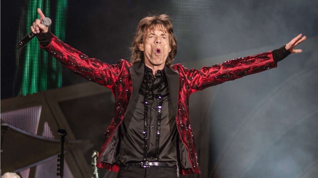 Mick Jagger lanza la canción que compuso a pedido para una serie que produce Apple