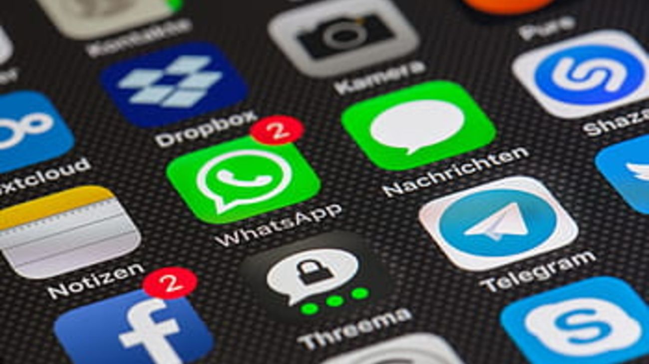Una estafa por WhatsApp promete cerveza gratis para robar información