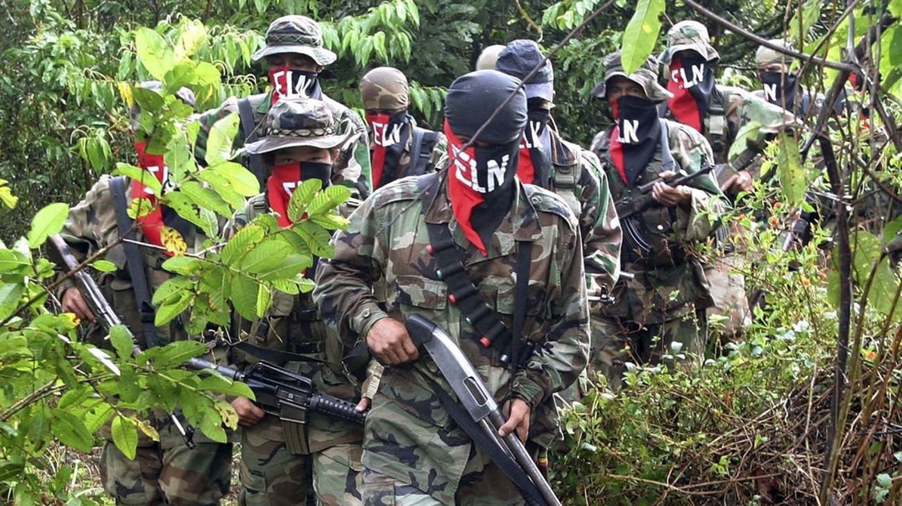 Cómo es el grupo al que adjudican el sangriento cochebomba en Colombia