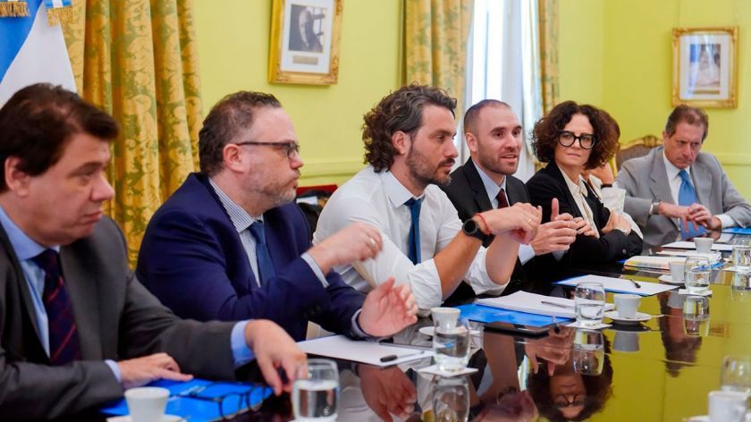 El Gobierno nacional planea congelar el sueldo a los funcionarios políticos