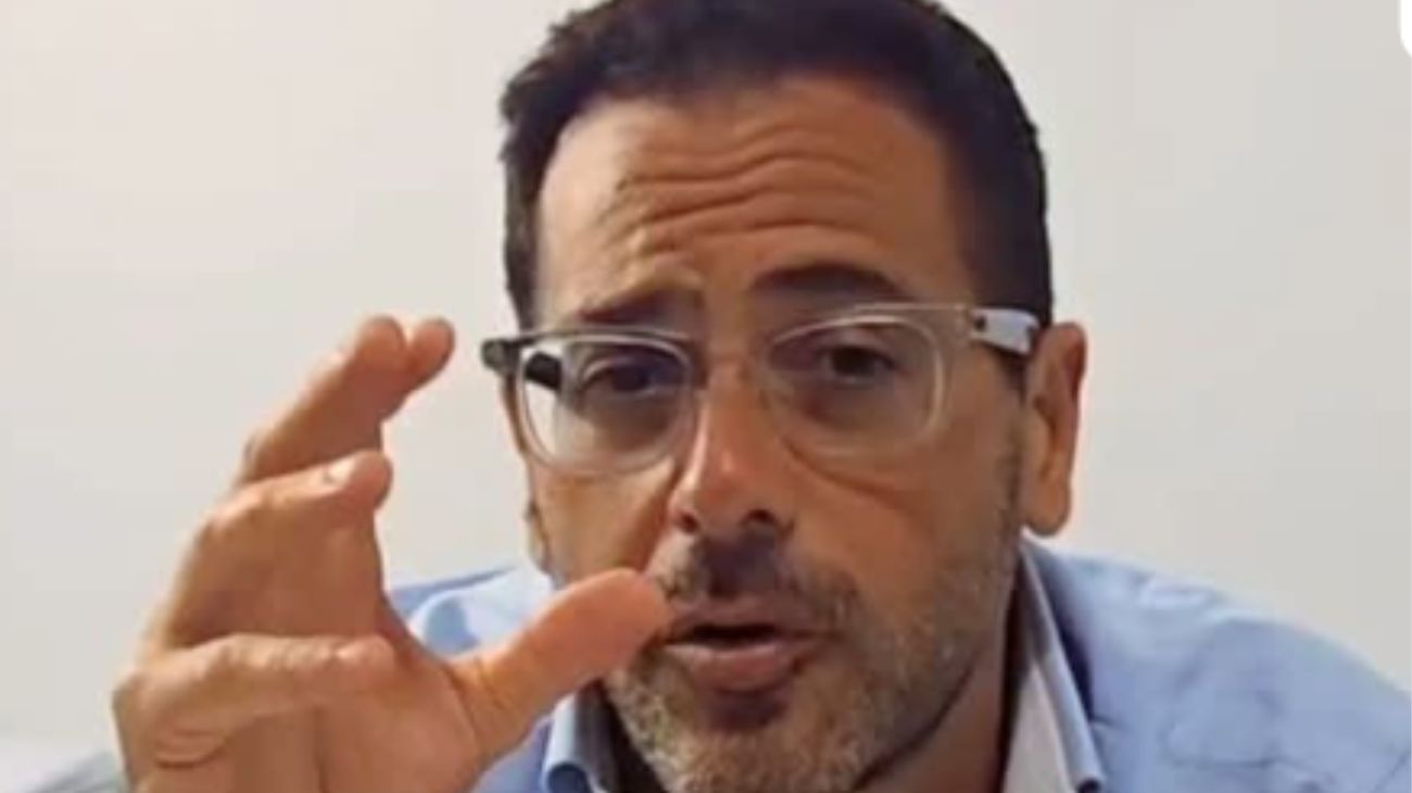 Para el cirujano que realizó 1300 operaciones de cambio de sexo, "la modificación de la ley es totalmente arcaica"