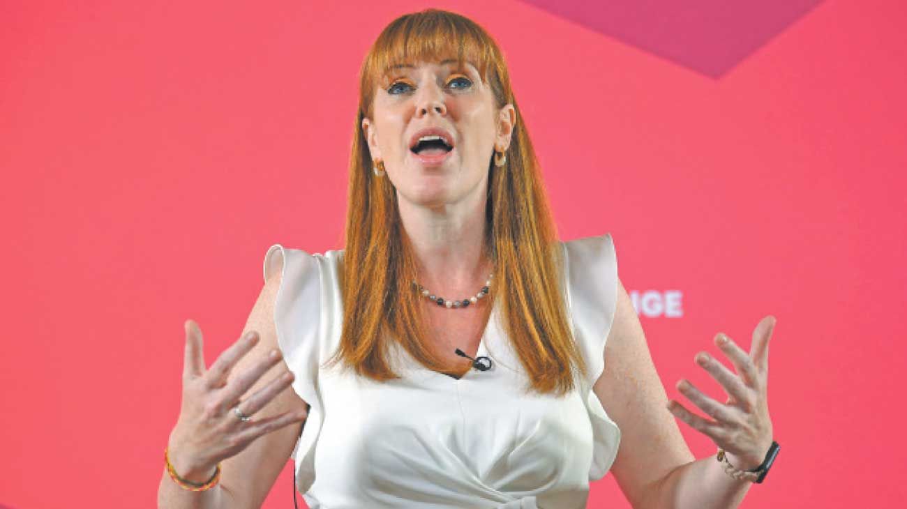 Tras un escándalo, dimite la vicepremier de Reino Unido