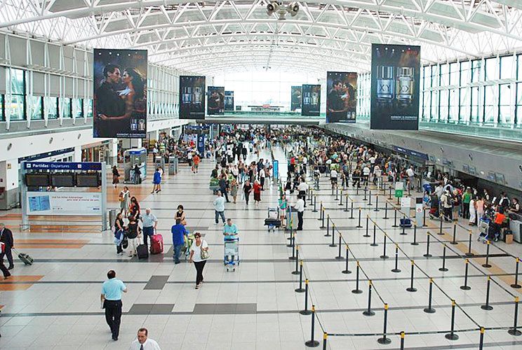 Es hora de cambiar el nombre del aeropuerto de Ezeiza