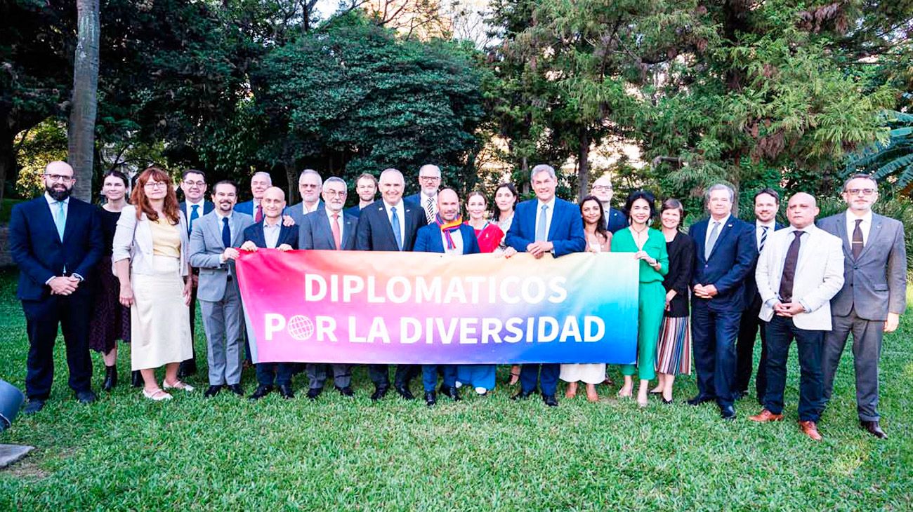 Treinta embajadores reafirman su respaldo a las identidades Lgtbq+