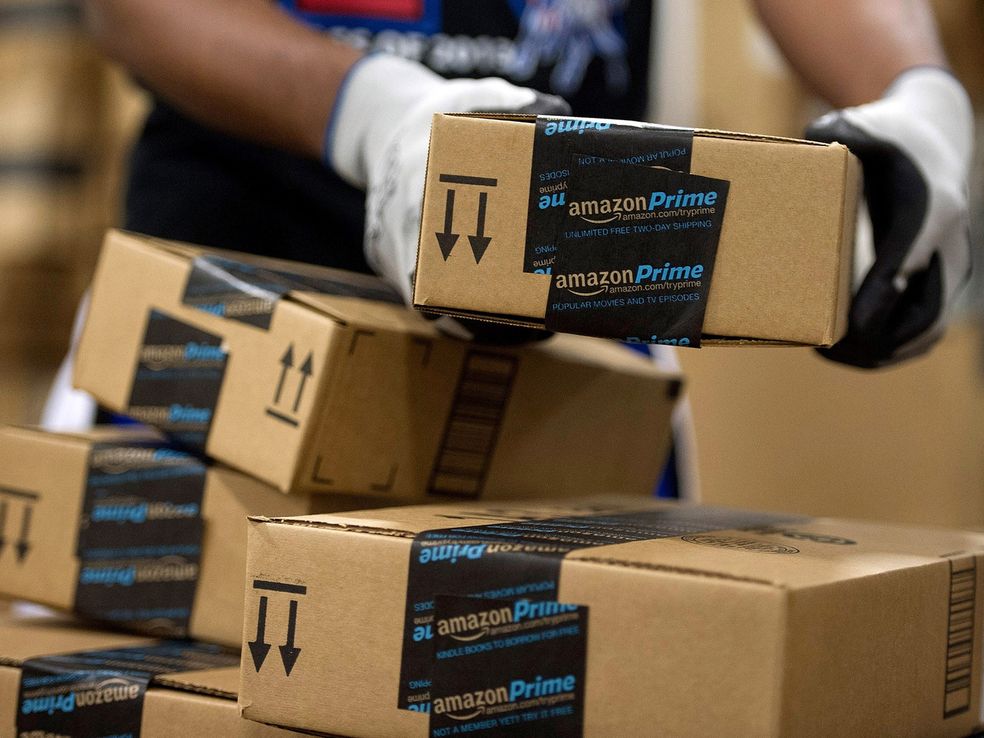 Por qué Amazon no sube el sueldo a todos
