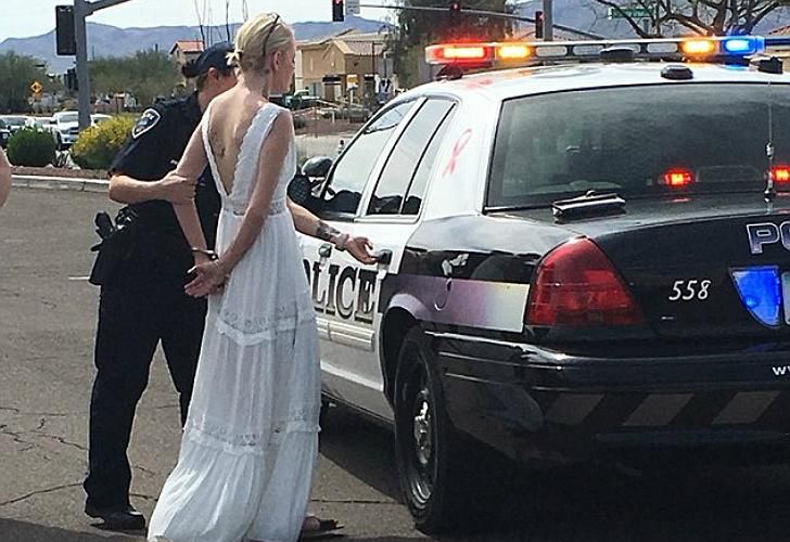 Novia sin control: bebió, chocó y fue detenida el día de su boda