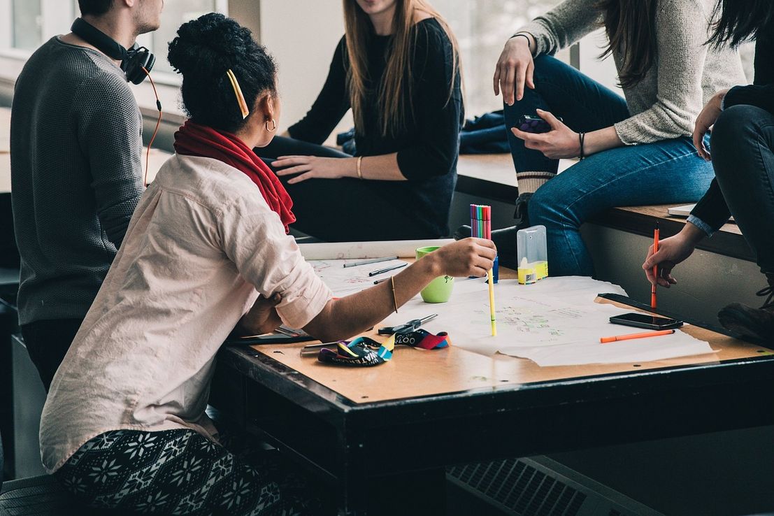 Cómo hacer críticas constructivas: consejos y ejemplos