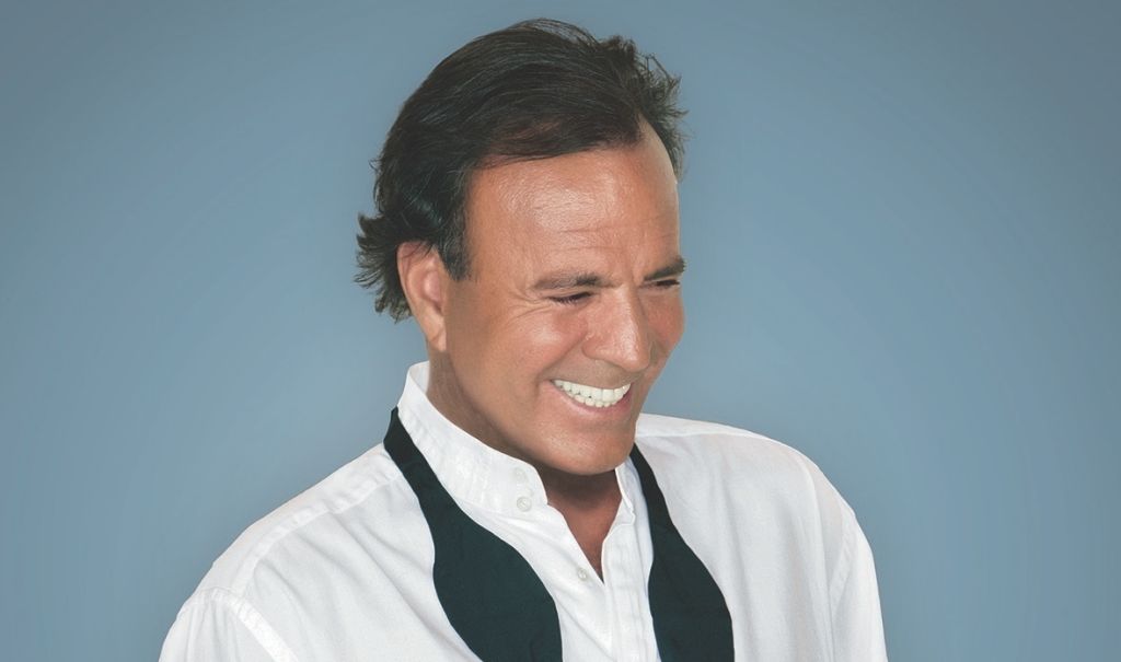 Julio Iglesias cumple 80 y con un récord que Luis Miguel no podrá superar