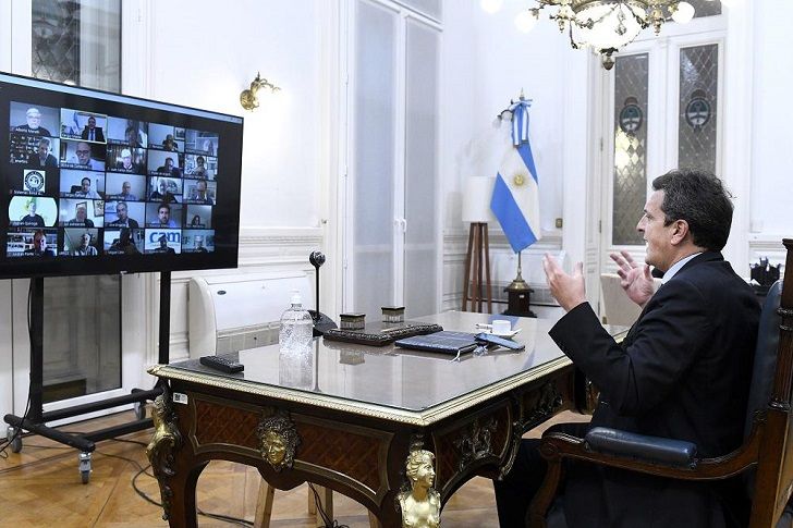 Por Zoom, Massa adelantó la adhesión al canje a peronistas