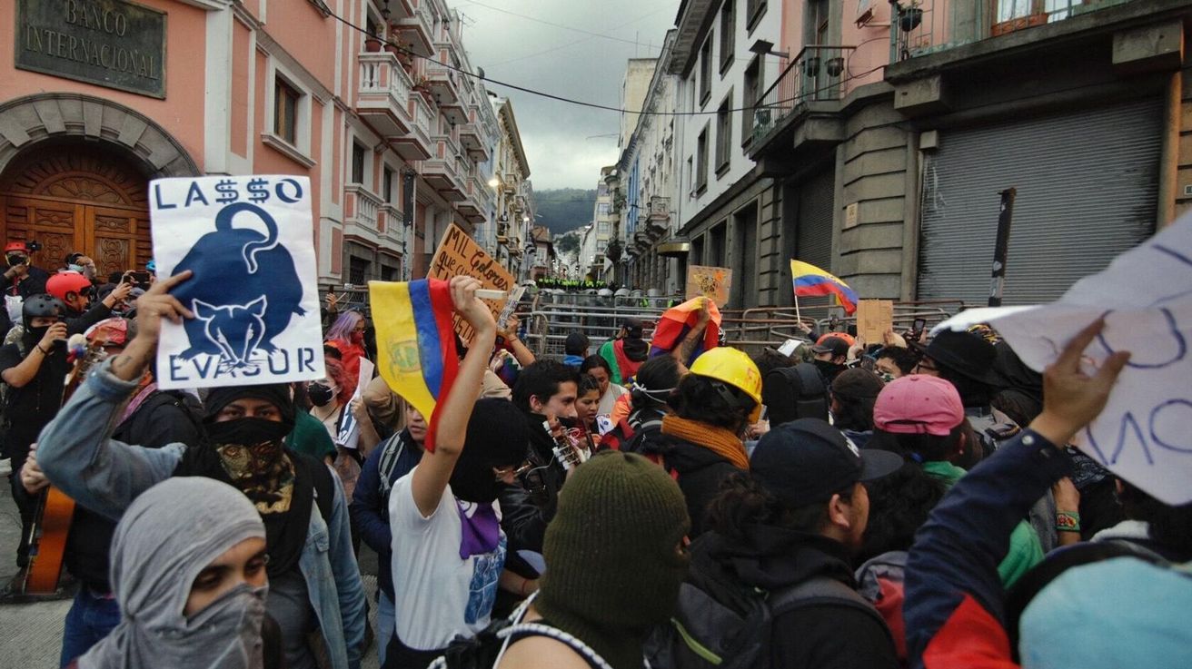 Ecuador continúa en pie de guerra