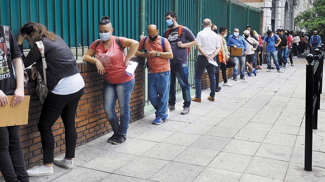 En 2020 se perdieron 202.000 puestos de trabajo, según la UIA