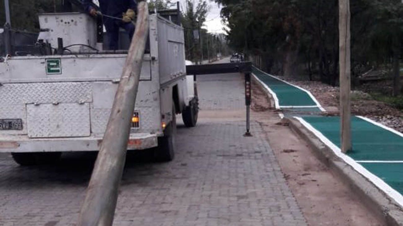 Inauguraron una bicisenda atravesada por postes en Cruz del Eje
