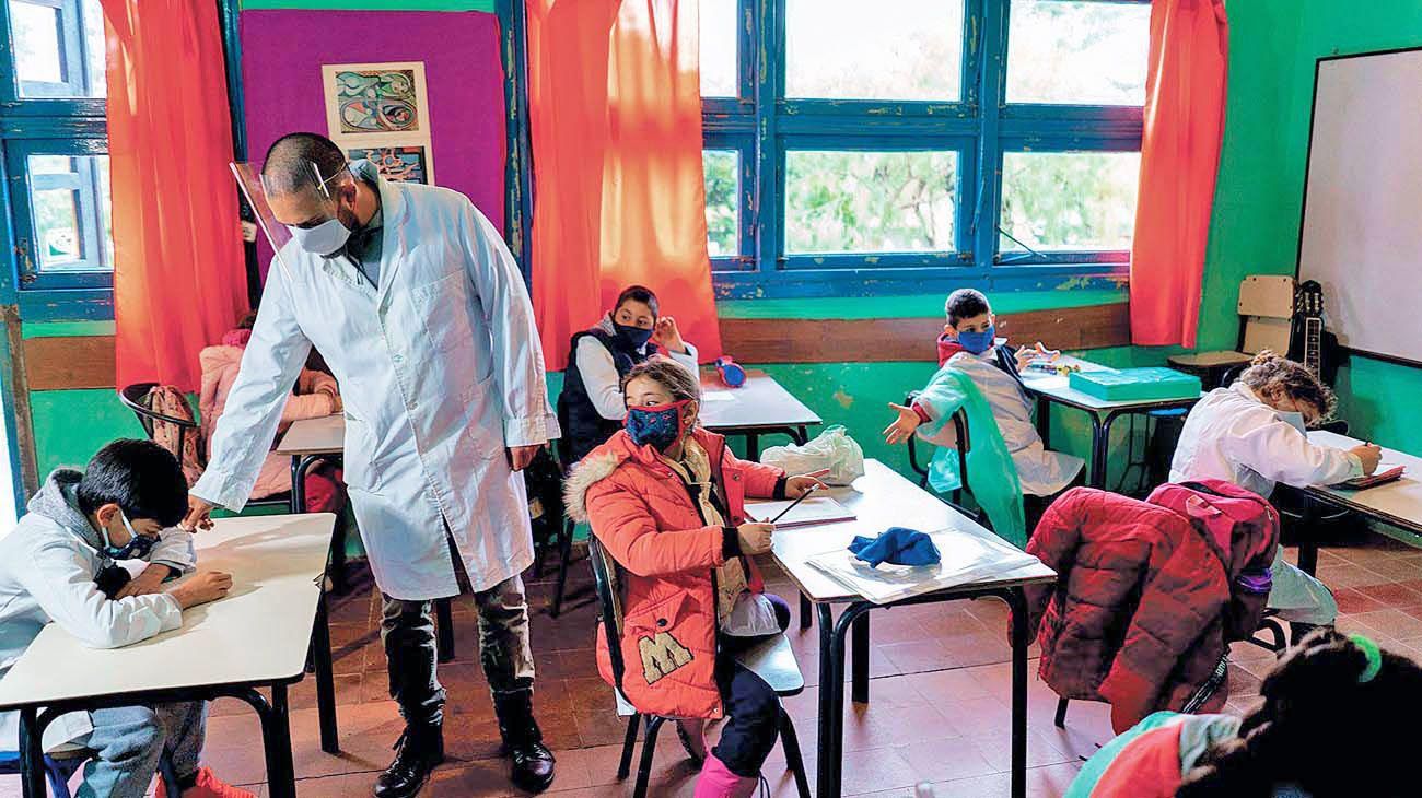 Los docentes ganan menos que otros profesionales con la misma formación