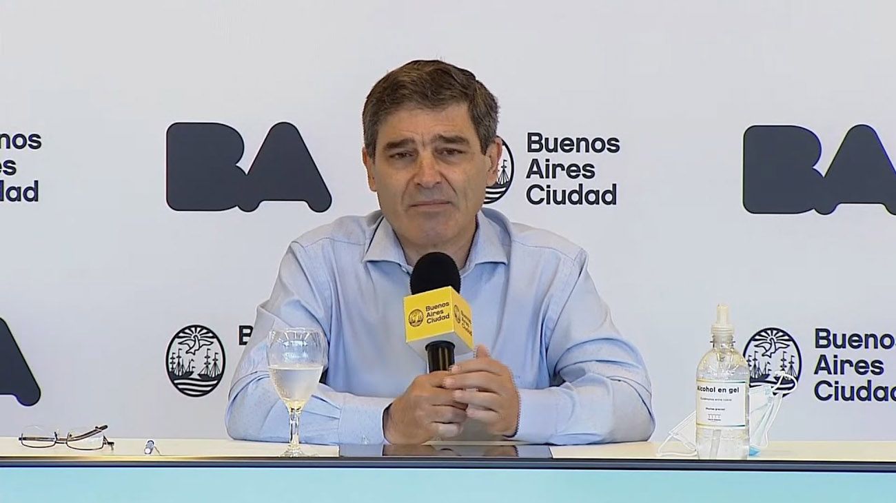 Fernán Quirós, acerca de la vacuna rusa: "No podemos discutir sobre lo que no tenemos información técnica"