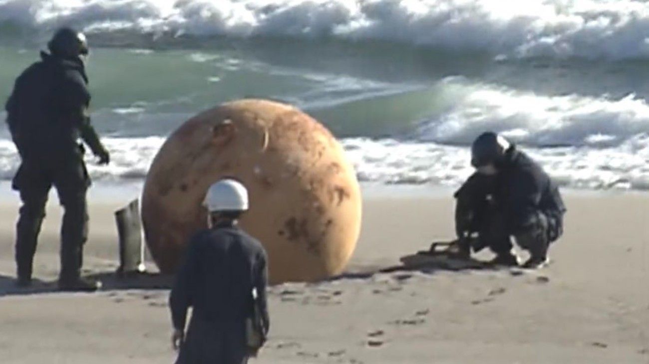Develaron qué era la bola gigante que apareció en el mar de Japón