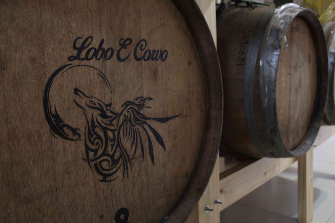 Lobo e Corvo Hidromiel: el espíritu artesanal que madura entre robles y sueños